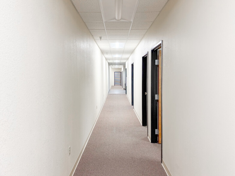 More Photos Of 2015 Airpark Ct, Auburn Warehouse For Lease