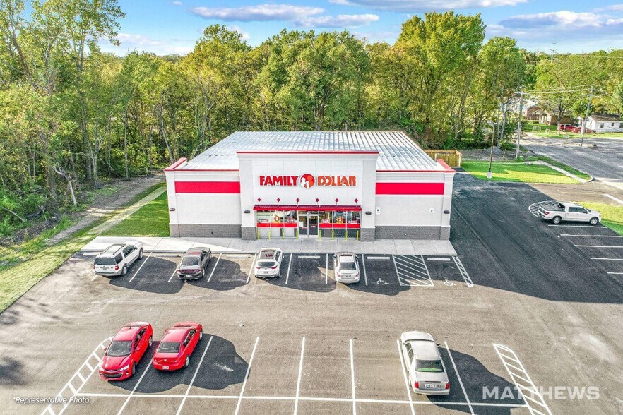 Primary Photo Of 113 Main St S, Bethune General Retail For Sale