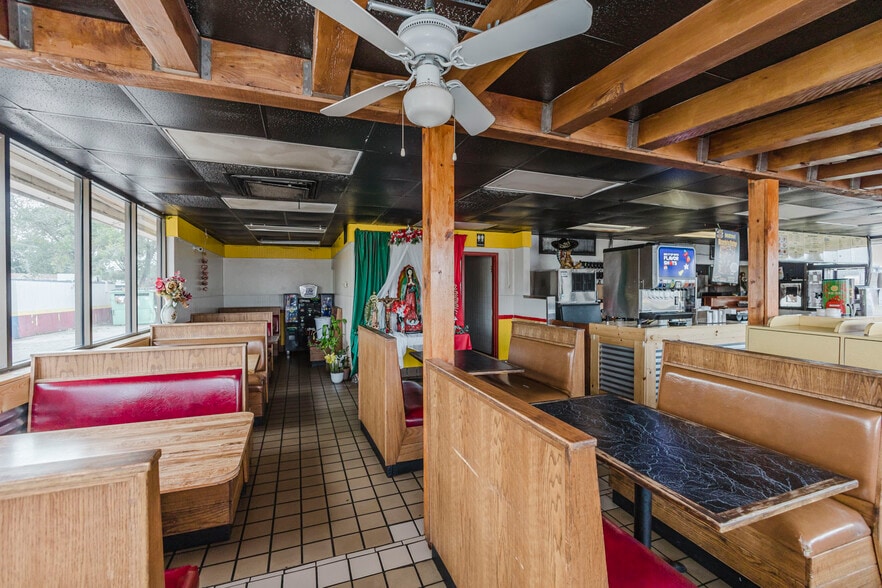 More Photos Of 503 N West St, Wichita Fast Food For Sale
