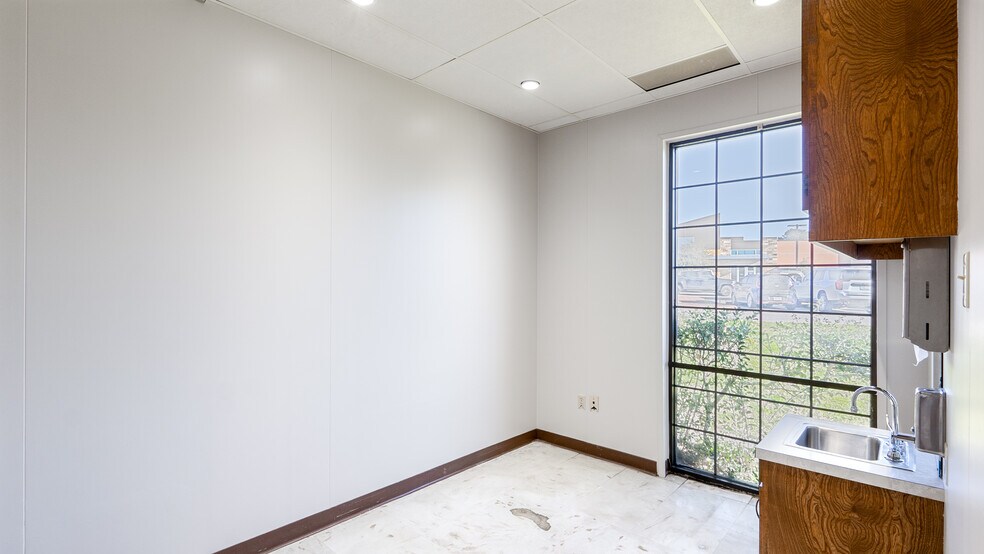 More Photos Of 1201 Briarcrest Dr, Bryan Medical For Sale