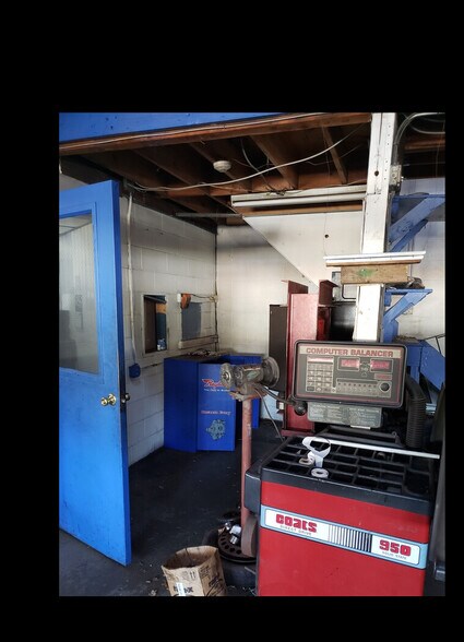 More Photos Of 759 N Country Rd, Rocky Point Auto Repair For Sale