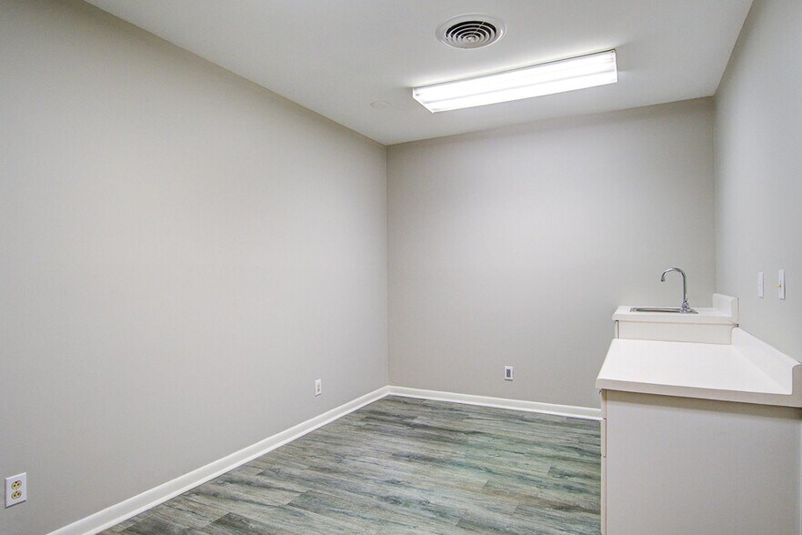 More Photos Of 137 Cedar Dr, Saint Stephen Office For Sale