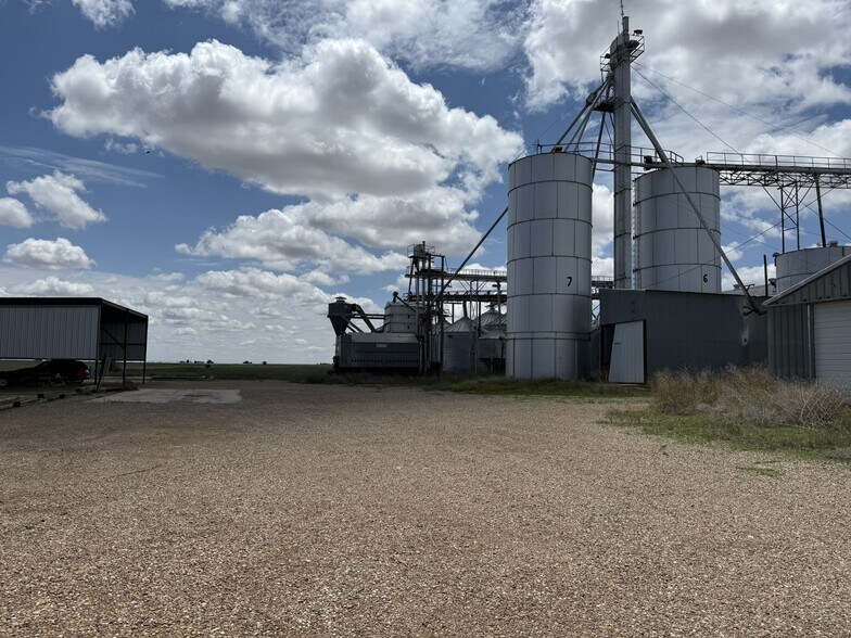More Photos Of 743 W US Highway 70, Plainview Industrial For Sale