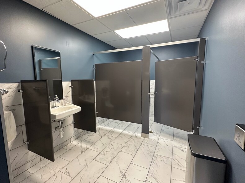 More Photos Of 7800 Cooper Rd, Montgomery Medical For Lease