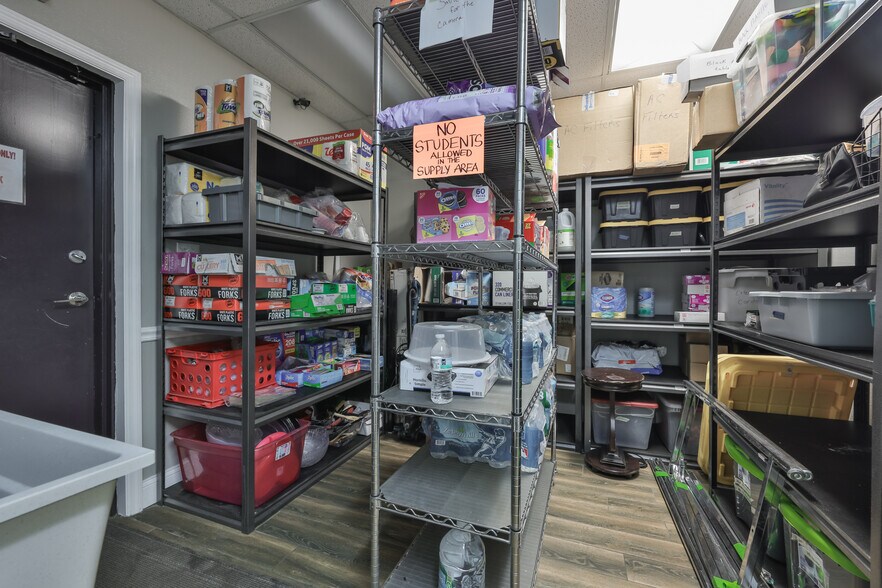 More Photos Of 307 S Parsons Ave, Brandon Storefront For Lease