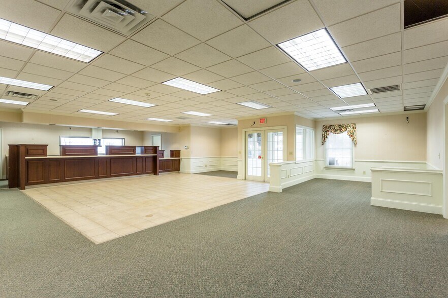 More Photos Of 9972 Spotswood Trl, Mcgaheysville Bank For Lease