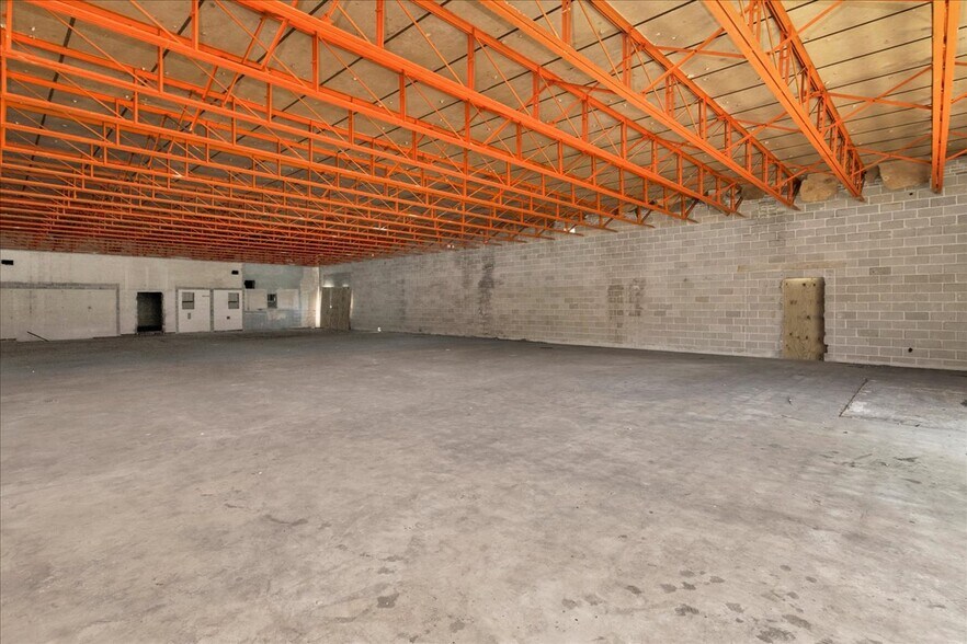 More Photos Of 2025-2027 Center Point Rd, Birmingham Unknown For Lease