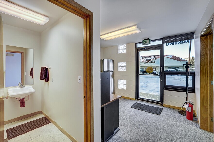 More Photos Of 365 Warren Ave, Silverthorne Showroom For Lease