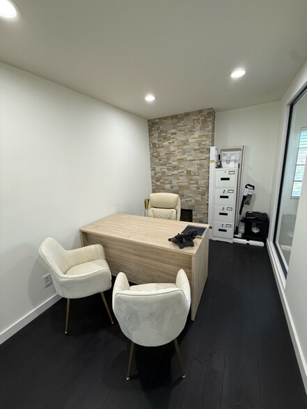 More Photos Of 207 W Alameda Ave, Burbank Office For Sale