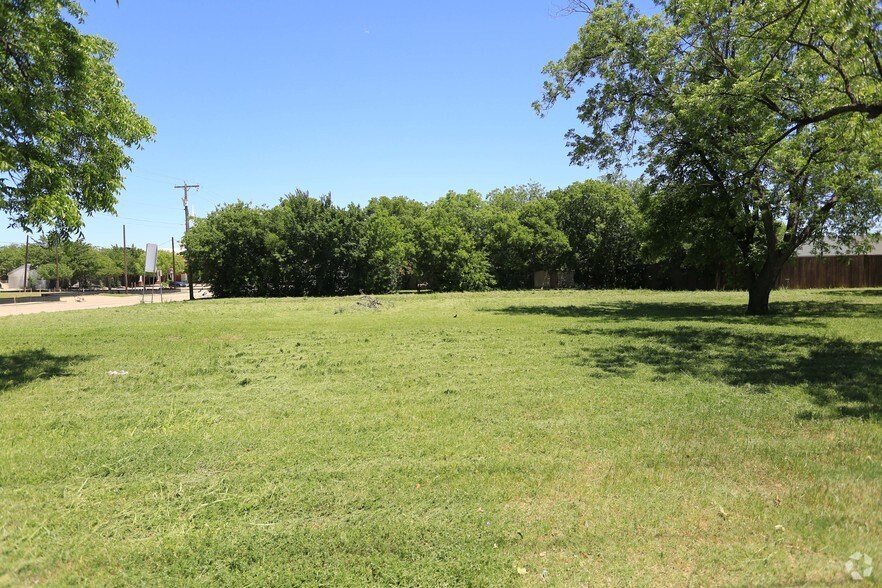 More Photos Of 208 E Church St, Lewisville Land For Sale