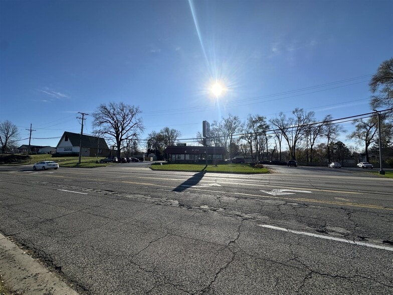 More Photos Of 1427 W Galena Ave, Freeport Freestanding For Sale