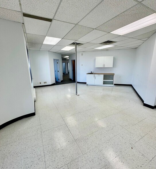 More Photos Of 1085 Ch Du Côteau-Rouge, Longueuil Office For Lease