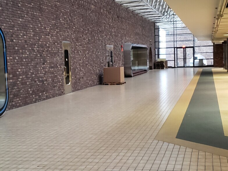 More Photos Of 4300 36th St SE, Grand Rapids Manufacturing For Lease