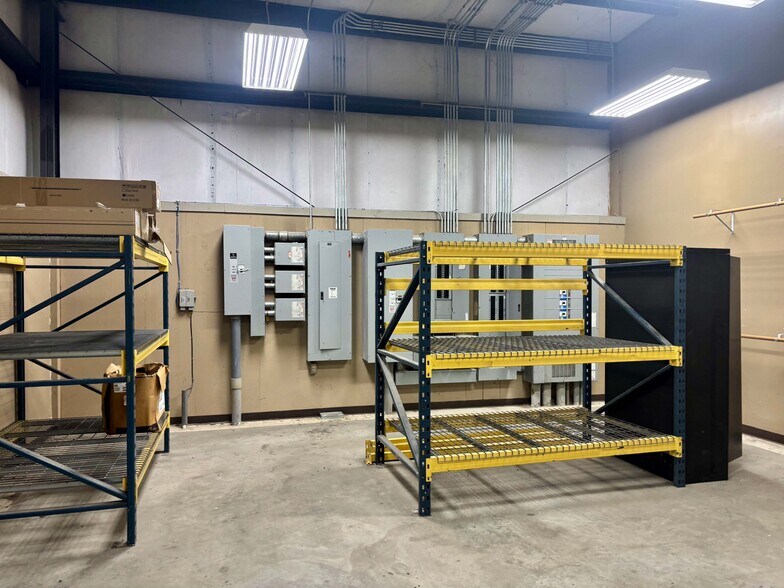 More Photos Of 275 Larcel Dr, Sikeston Flex For Lease