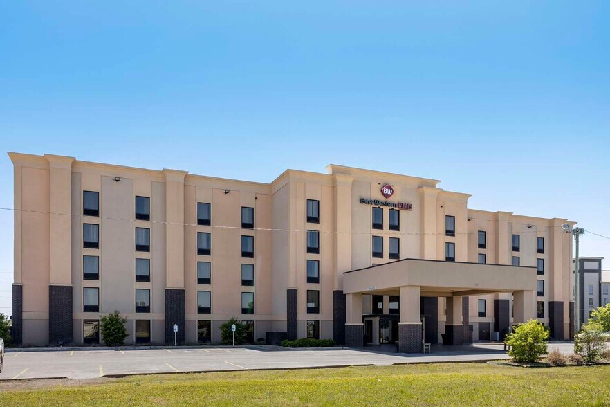 Primary Photo Of 2911 Gilmore Dr, Jonesboro Hotel For Sale