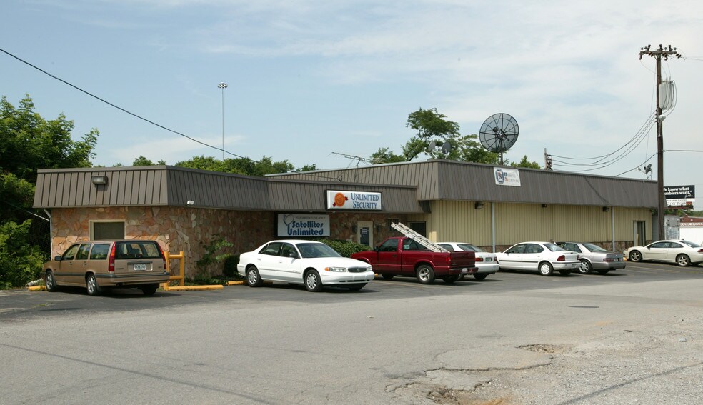 Primary Photo Of 715 Poplar Ave, Nashville Light Distribution For Lease