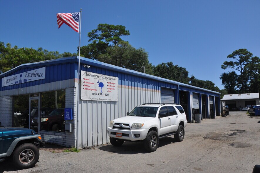 Primary Photo Of 1235 Ben Sawyer Blvd, Mount Pleasant Auto Repair For Sale