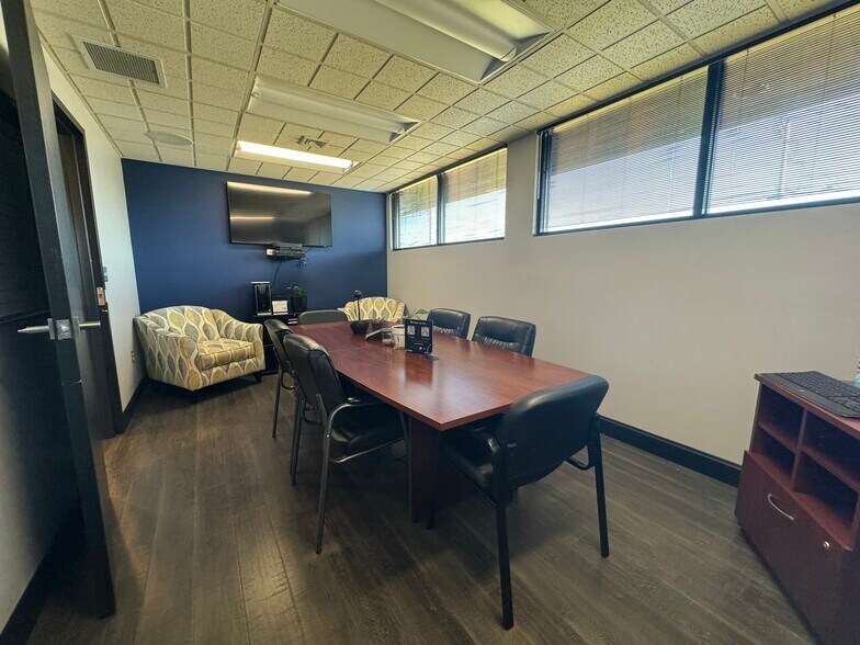 More Photos Of 190 Russell St, Hadley Medical For Lease