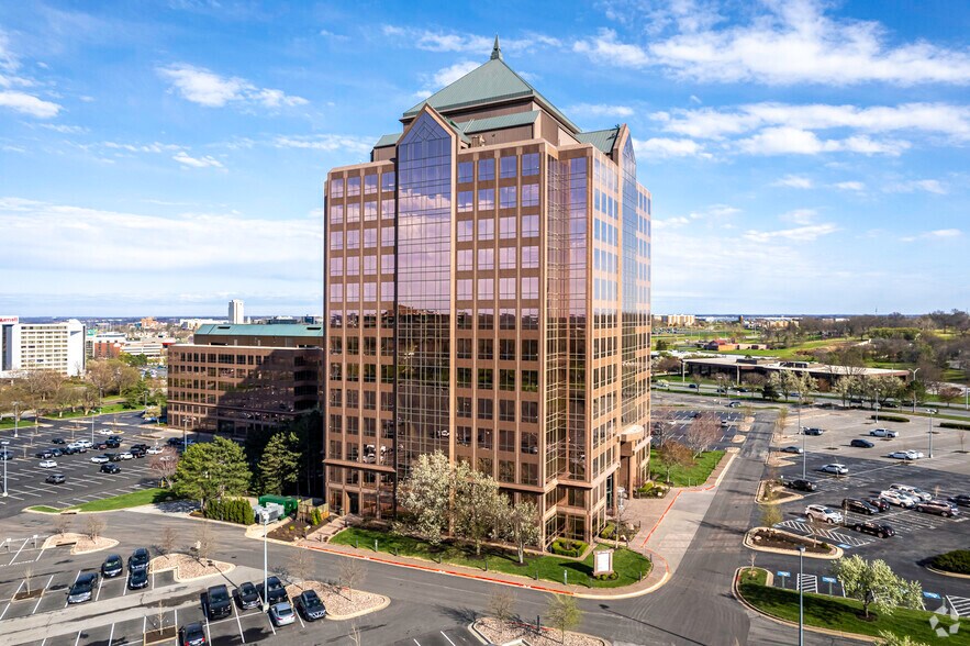 More Photos Of 7300 College Blvd, Overland Park Unknown For Lease