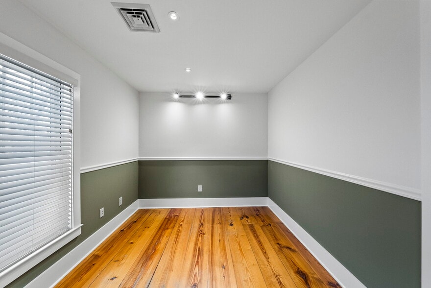 More Photos Of 3 Mapleton Rd, Princeton Office For Sale