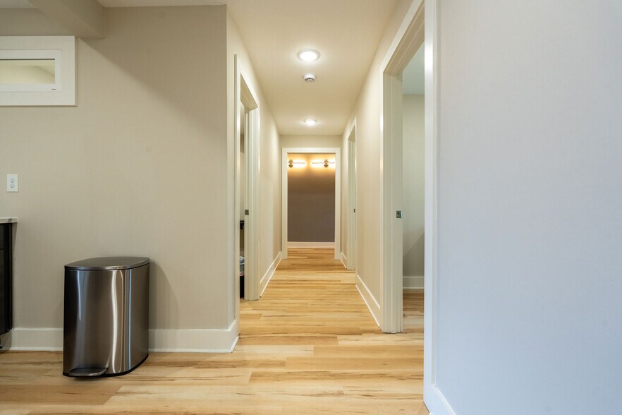 More Photos Of 608 Mauldin Dr, Woodstock Office For Lease