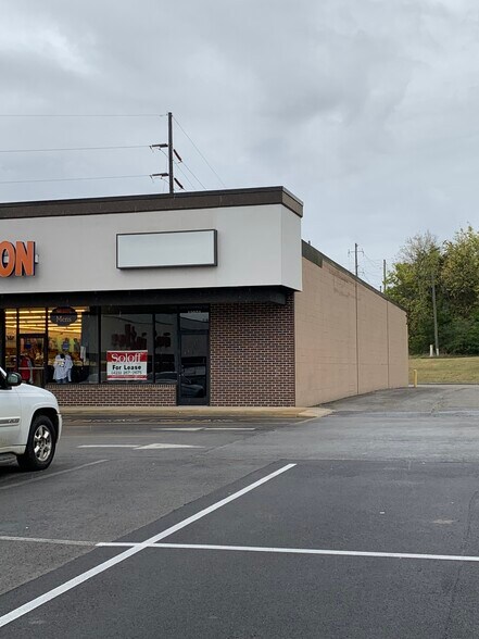 More Photos Of 12060-12078 S Main St, Trenton Department Store For Lease