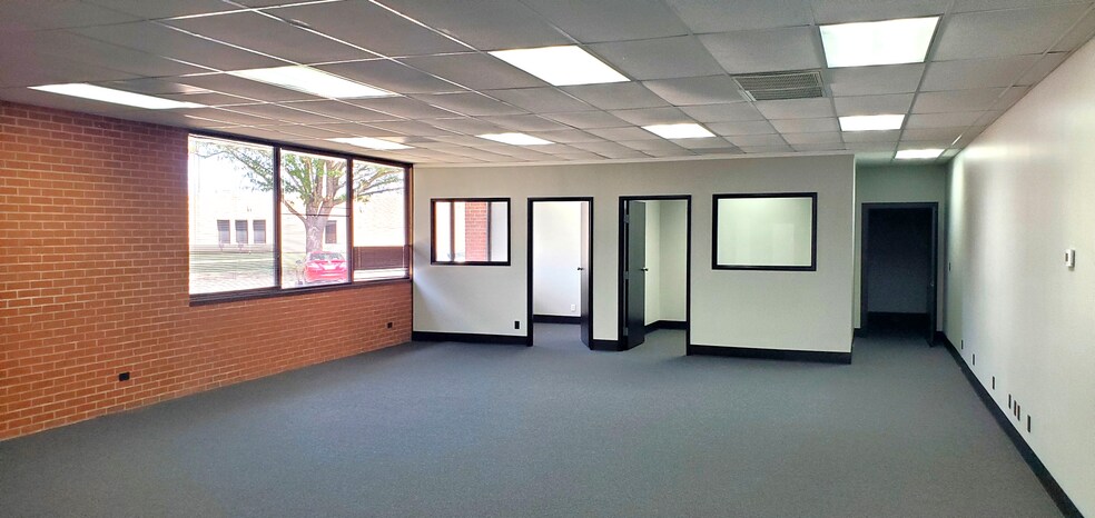 More Photos Of 3101 N Hemlock Cir, Broken Arrow Office For Lease