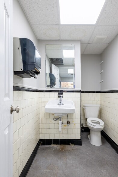 More Photos Of 159 Park St, Bristol Office For Sale