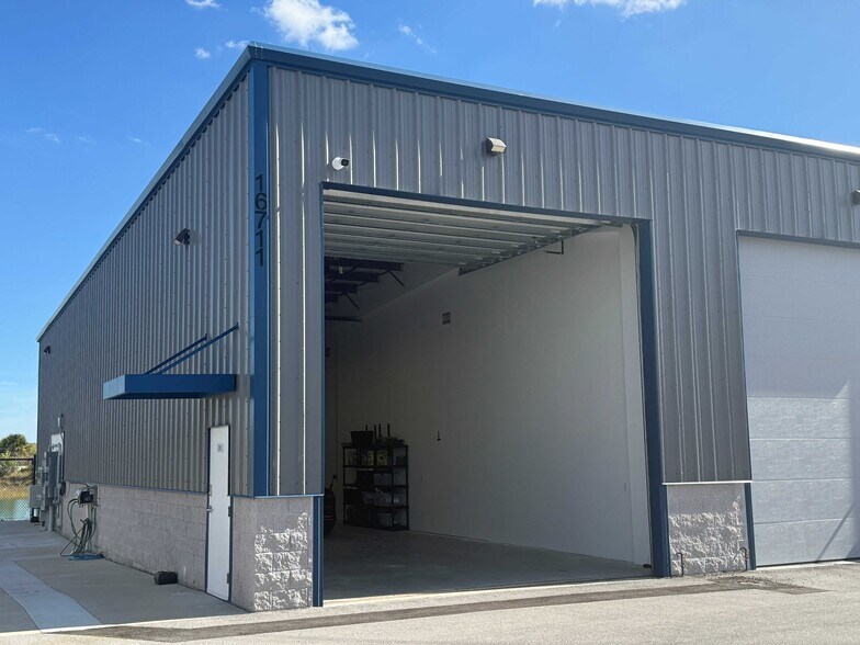 Primary Photo Of 16711 Cave Cove, Fort Myers Industrial For Lease