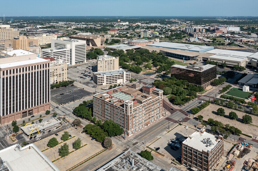 More Photos Of 900 Jackson St, Dallas Office For Lease
