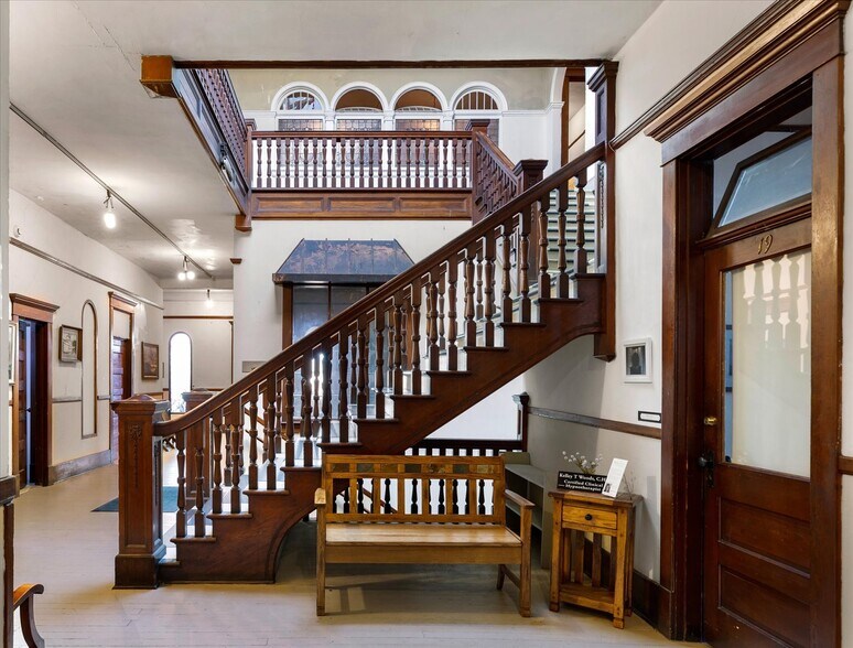 More Photos Of 619 Commercial Ave, Anacortes Storefront Retail Office For Sale