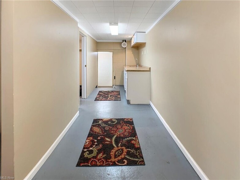 More Photos Of 47 Oak Knoll Dr, Hubbard Office For Lease