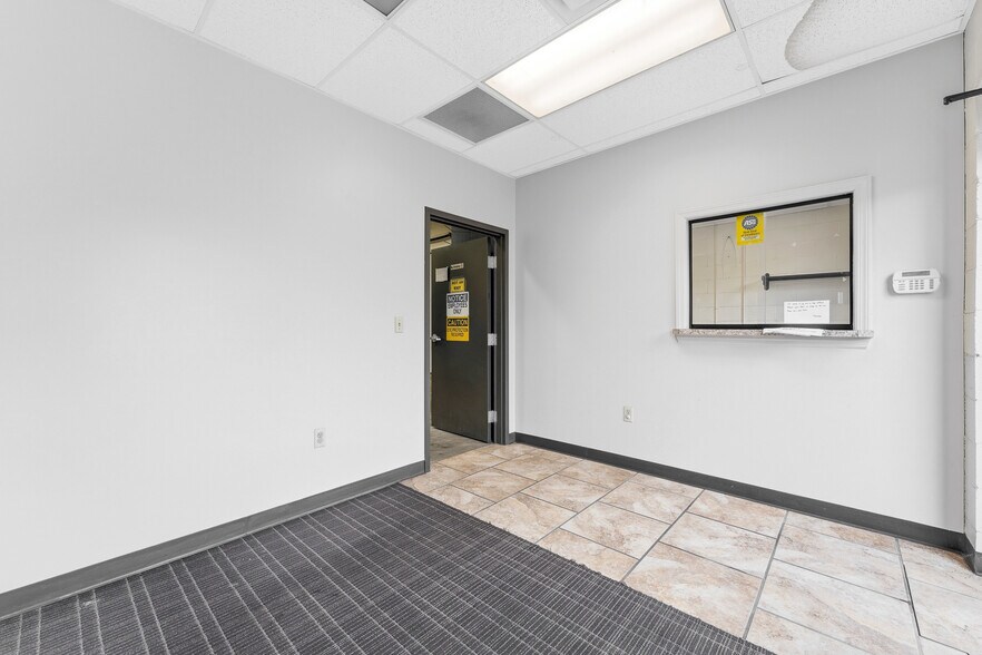 More Photos Of 34 Sterling Dr, Morgantown Flex For Lease