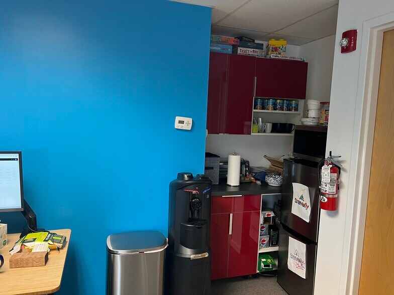 More Photos Of 21 NJ-31, Pennington General Retail For Lease