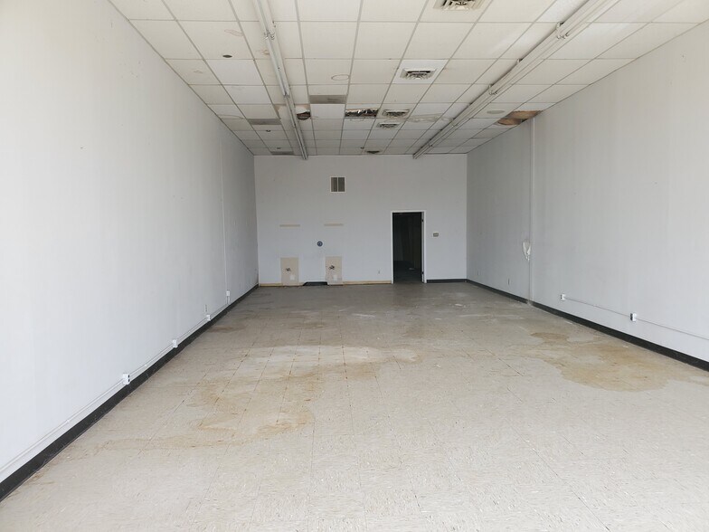 More Photos Of 895-975 W College St, Marshall Unknown For Lease