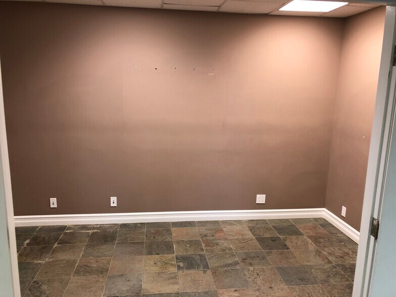 More Photos Of 104 - 138 Se, Calgary, Ab Av, Calgary Apartments For Sale