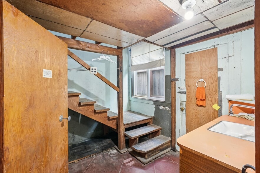 More Photos Of 700 10th Ave, San Francisco General Retail For Sale