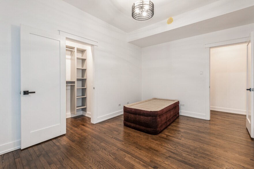 More Photos Of 1535 W Estes Ave, Chicago Multifamily For Sale