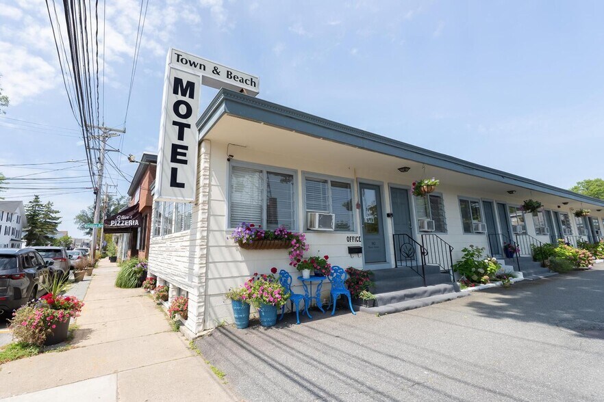 More Photos Of 382 Main St, Falmouth Hotel For Sale