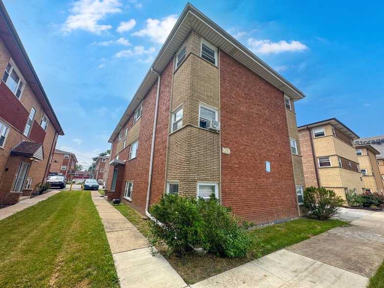 More Photos Of 3631 147th St, Midlothian Apartments For Sale