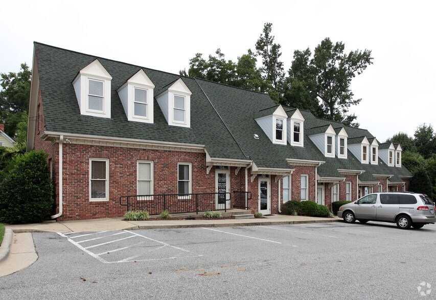 More Photos Of 126-134 Salem Towne Ct, Apex Office For Sale