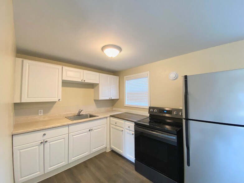 More Photos Of 8814-8815 Lochburn Ln, Lakewood Apartments For Sale