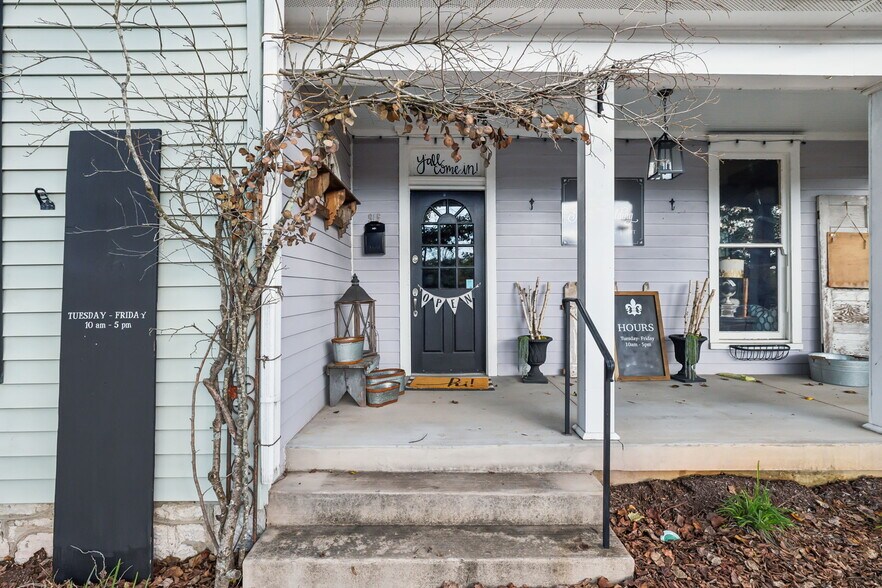 More Photos Of 915 Columbia Ave, Franklin Freestanding For Sale