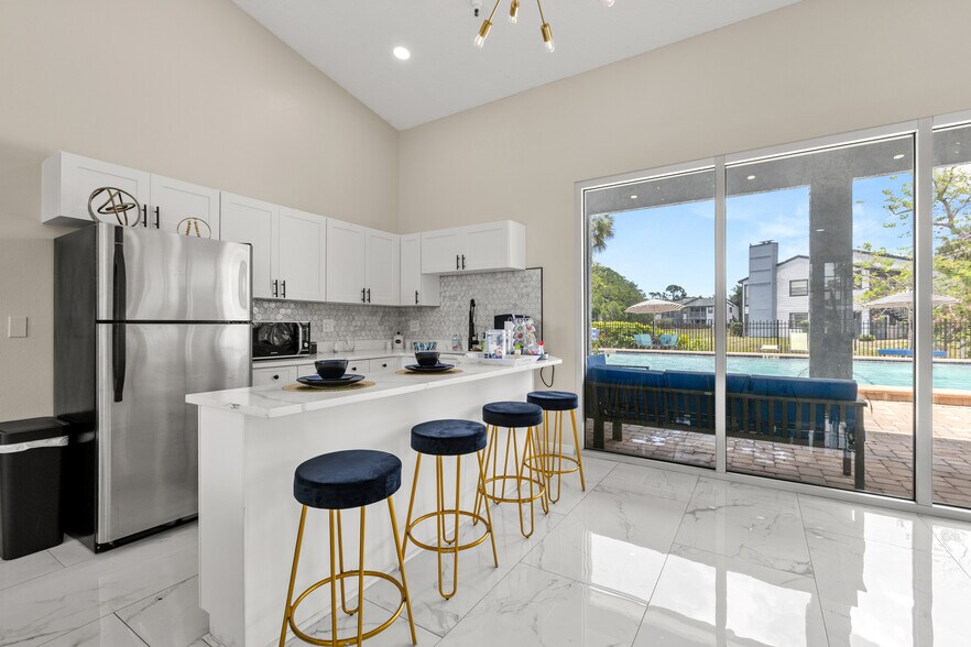 More Photos Of 5933 28th Ave W, Bradenton Apartments For Sale