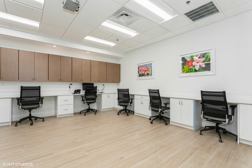 More Photos Of 2520 Tamiami Trl N, Nokomis Medical For Sale