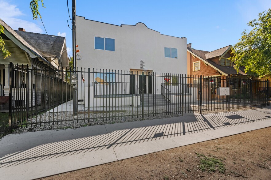 More Photos Of 324 W 51st St, Los Angeles Apartments For Sale