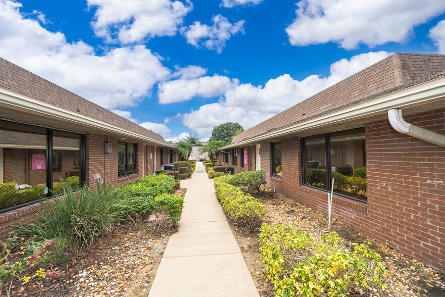 More Photos Of 13330 W Colonial Dr, Winter Garden Medical For Lease