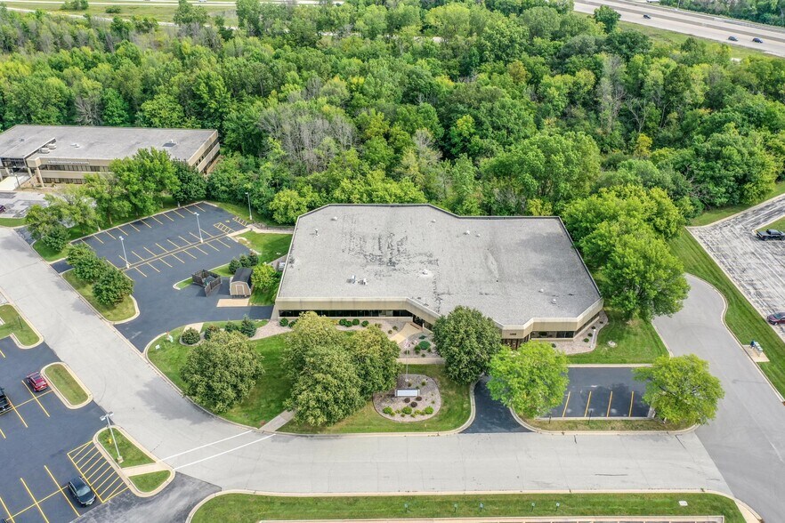 More Photos Of 1088 Springhurst Dr, Green Bay Office For Lease