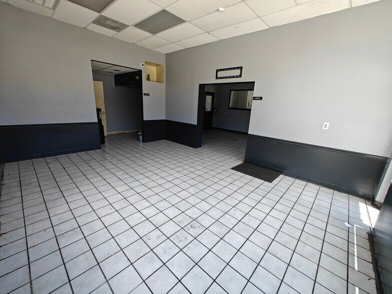 More Photos Of 18300 US Highway 19 N, Clearwater Auto Repair For Lease