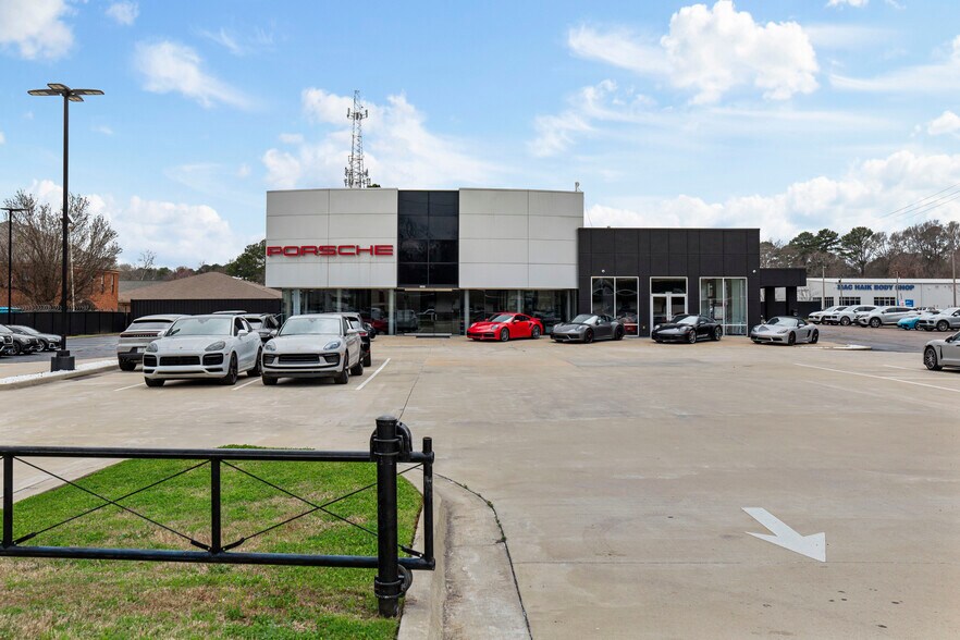 More Photos Of 5385 N I 55 St, Jackson Auto Dealership For Sale